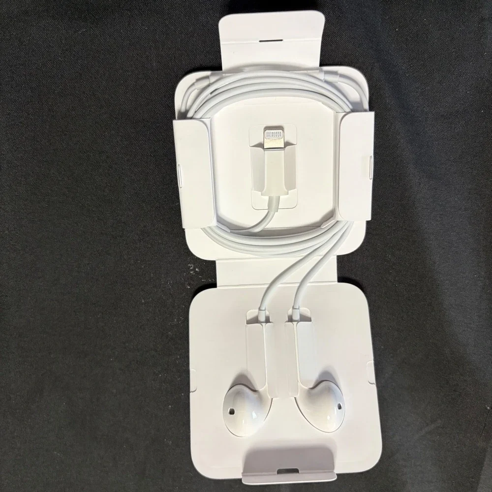 Apple EarPods Wired Lightning Earphones Headphones OEM White New Open Box